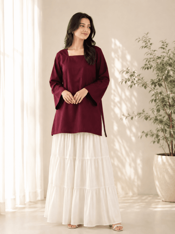maroon-kurti-with-off-white-tiered-skirt-set