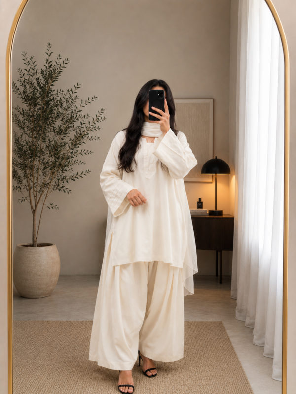 off-white-farshi-short-kurti-with-chiffon-dupatta